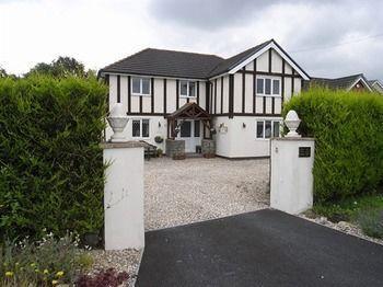 Tudor Lodge Ammanford Exterior photo