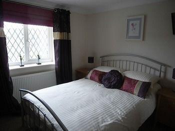 Tudor Lodge Ammanford Exterior photo